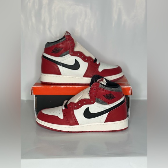 Air Jordan 1 Retro High OG Chicago Lost and Found (GS) Youth 4.5 - Picture 2 of 4